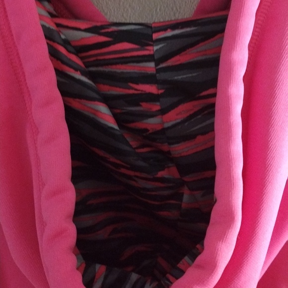 Under Armour XL GUC pink camo, front pocket, drawstring hoodie - Picture 10 of 11